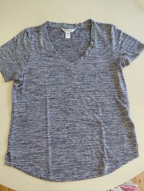 Athleta Women's Blue Navy and White Striped V-Neck Tee T-Shirt Breezy